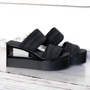 NEW! Black wedge sandals